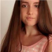 Profesora que imparte clases a niños de cualquier edad